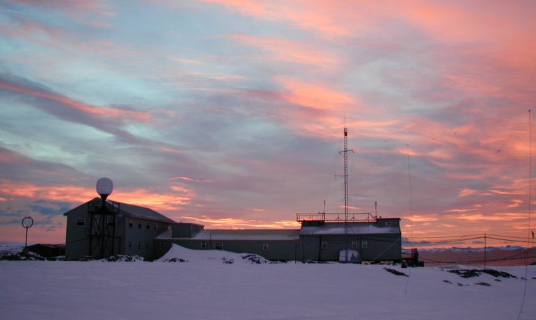 Українські полярники розпочали перший за 20 років ремонт станції