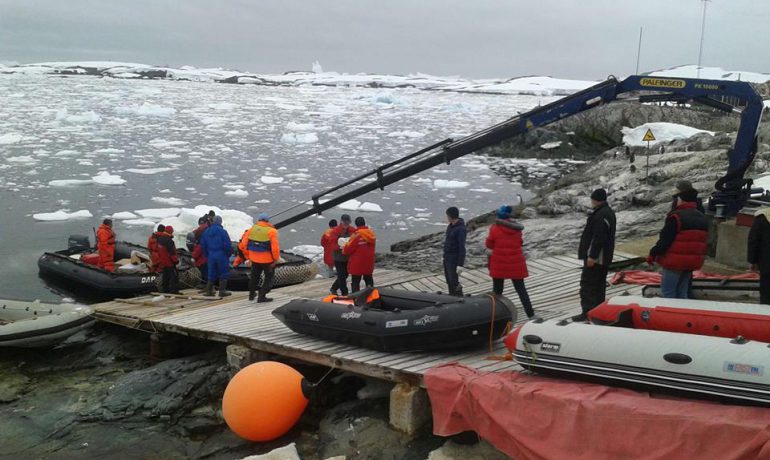 Seasonal Ukrainian expedition arrived at Akademik Vernadsky station