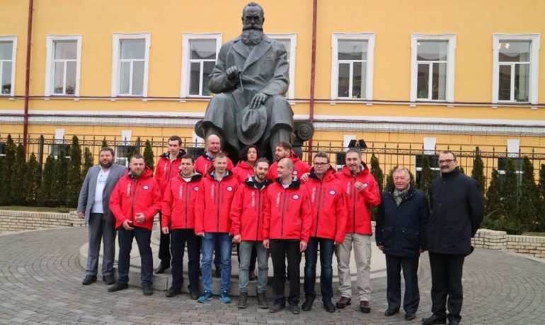 З жінками, «антарктичною гривнею» та повністю вітчизняною екіпіровкою. На «Академік Вернадський» вирушила 24 УАЕ
