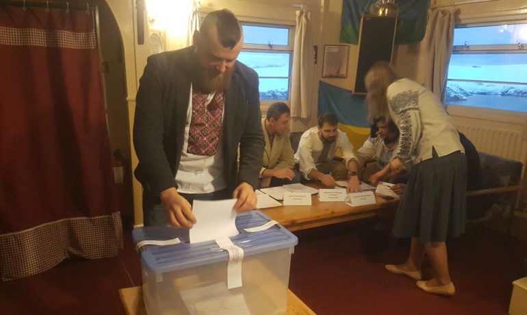 The second round of the presidential elections in Ukraine. Voting at the Akademik Vernadsky station has finished
