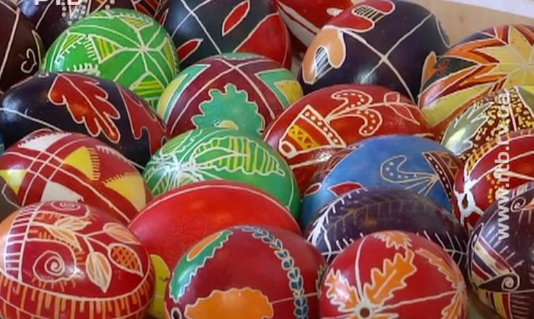 Відлига, 12 пасок  і майстер-клас із писанкарства. Полярники святкують Великдень