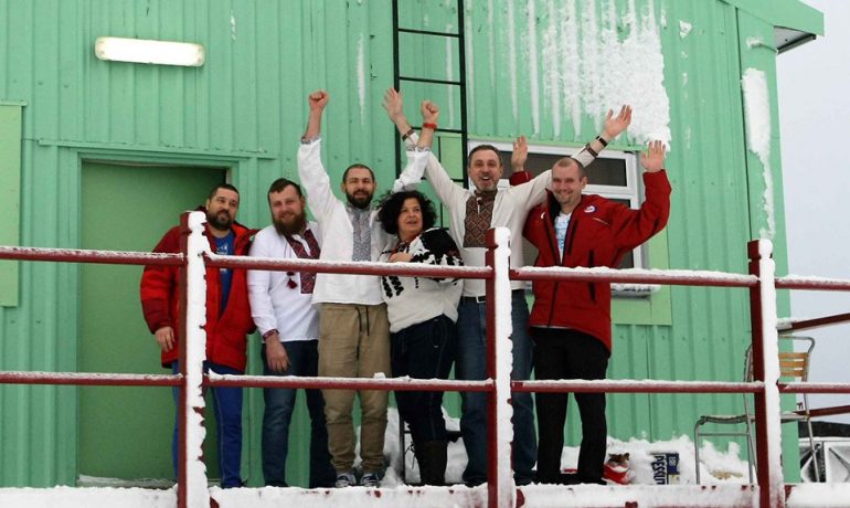 Свято вишиванки в Антарктиді
