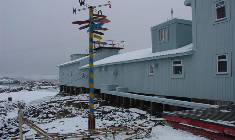 From the threshold to Faraday bar. A new 3D tour of Akademik Vernadsky station
