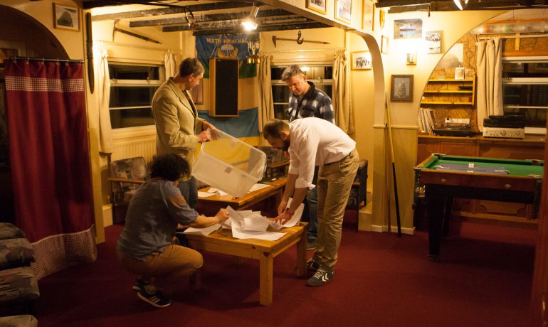 Позачергові вибори до Верховної Ради України. Закінчилося голосування на станції «Академік Вернадський»