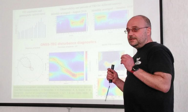 Система моніторингу електромагнітного оточення Землі працює в Антарктиді, Арктиці та Скандинавії. Семінар у НАНЦ