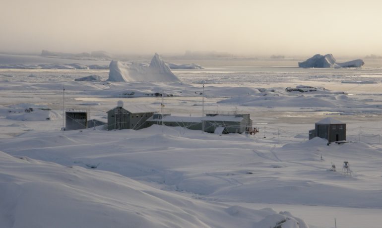 До 25-річчя станції «Академік Вернадський». Побачила світ книга академіка С. Комісаренка «Моя Антарктида»