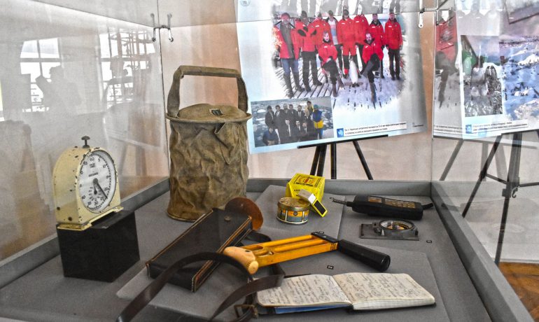 До 5 березня в музеї історії України можна переглянути виставку "Вікно до Антарктиди: до ювілею станції "Академік Вернадський""