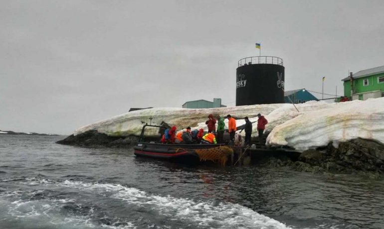 16 лютого сезонна експедиція прибула на станцію "Академік Вернадський"