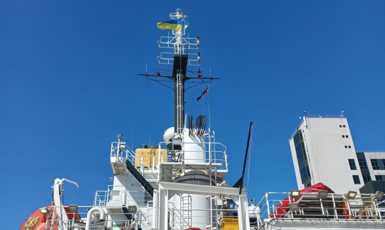 Над "James Clark Ross" замайорів український прапор