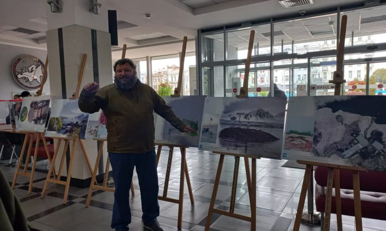У Вінниці стало зимно – там відкрилася фотовиставка “Українська Антарктида: історія та сучасність”