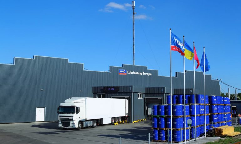 НАНЦ починає співпрацю з компанією «СП Юкойл»: українські моторні оливи «YUKO» відправляються в Антарктиду, на станцію «Вернадський»