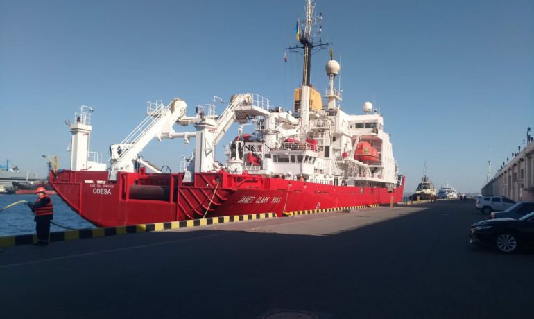 Криголам «Джеймс Кларк Росс» нарешті прибув в Україну