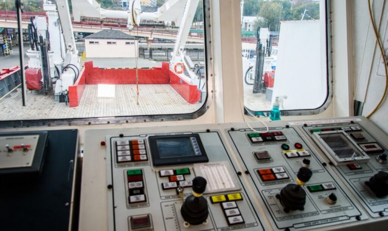 Український криголам: судно британської побудови зберегло англійський комфорт (фото зсередини)