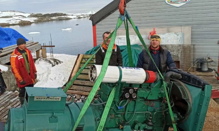 Українські полярники «пересадили серце» на «Вернадському»