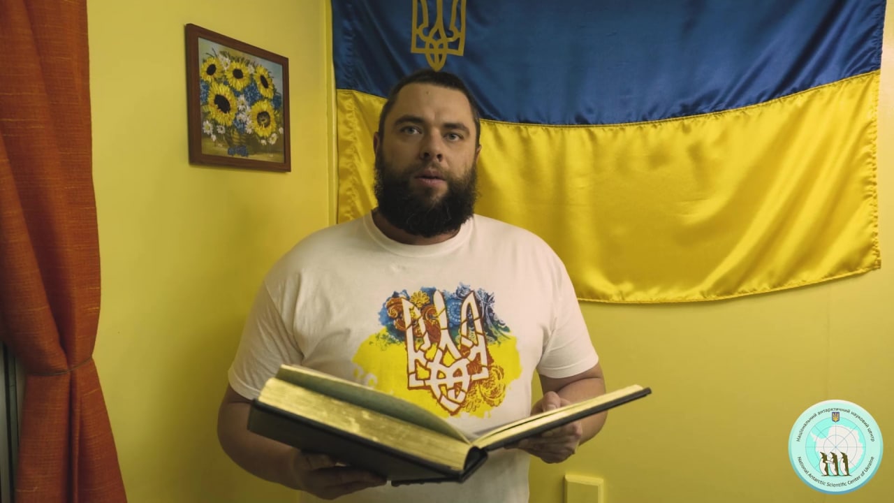 З ДНЕМ КОНСТИТУЦІЇ УКРАЇНИ??