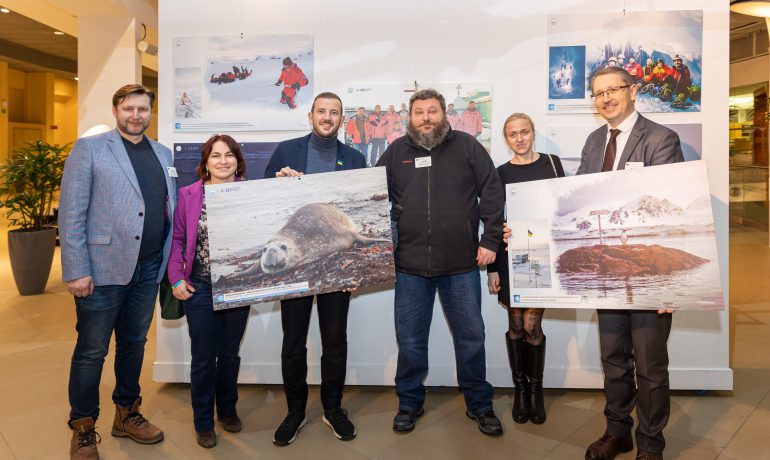 Українська Антарктика – в Брюсселі: в Єврокомісії запрацювала унікальна фотовиставка НАНЦ