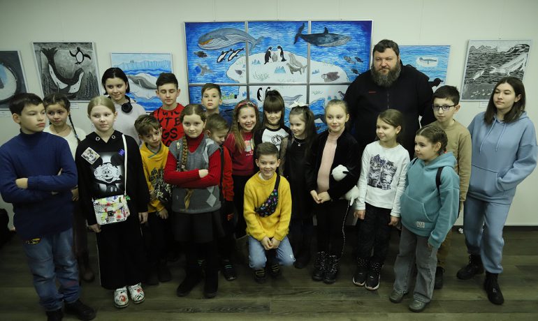 Пінгвіни в заметах та крижаний континент у квітах – в Одесі відкрилася «Резиденція "Антарктида"»