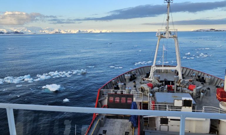 "Ноосфера" доправила до "Вернадського" зимівників 28-ї УАЕ