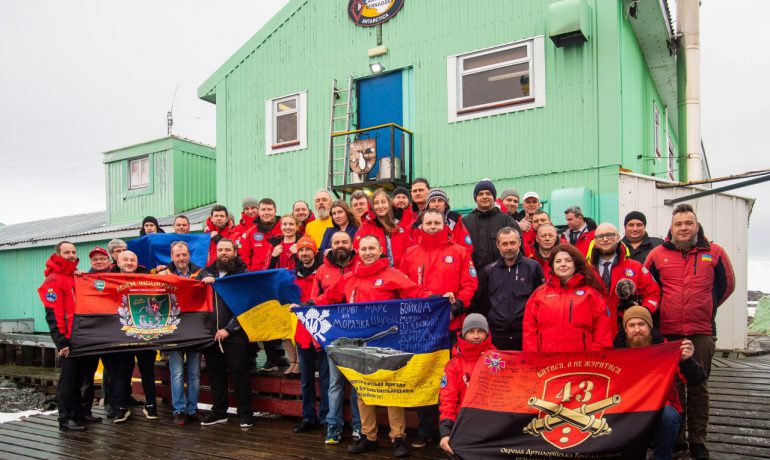 На "Вернадському" відбулася перезмінка експедицій: 28-ма почала роботу, а 27-ма їде додому