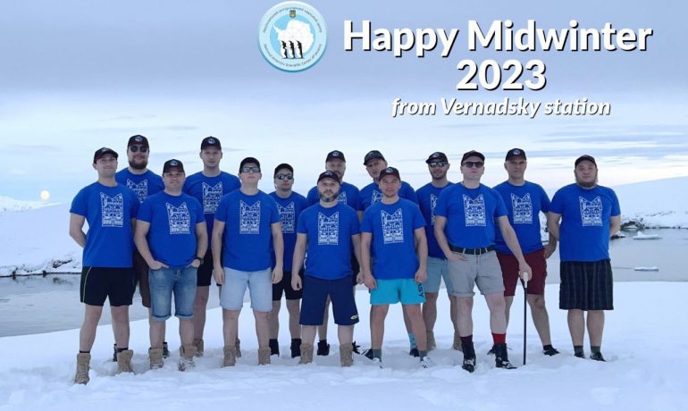 Полярники з усього світу відзначають Мідвінтер-2023