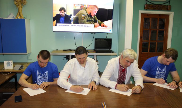 Українські полярники долучилися до написання радіодиктанту