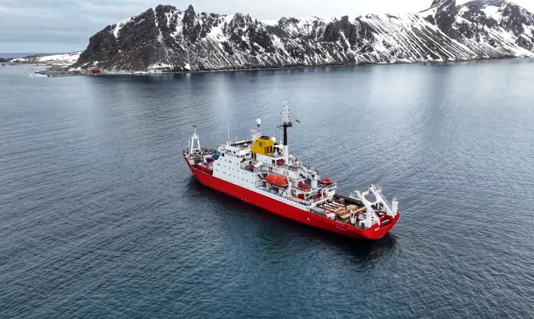 Святий Миколай для польських полярників: «Ноосфера» дісталася станції «Арцтовський»