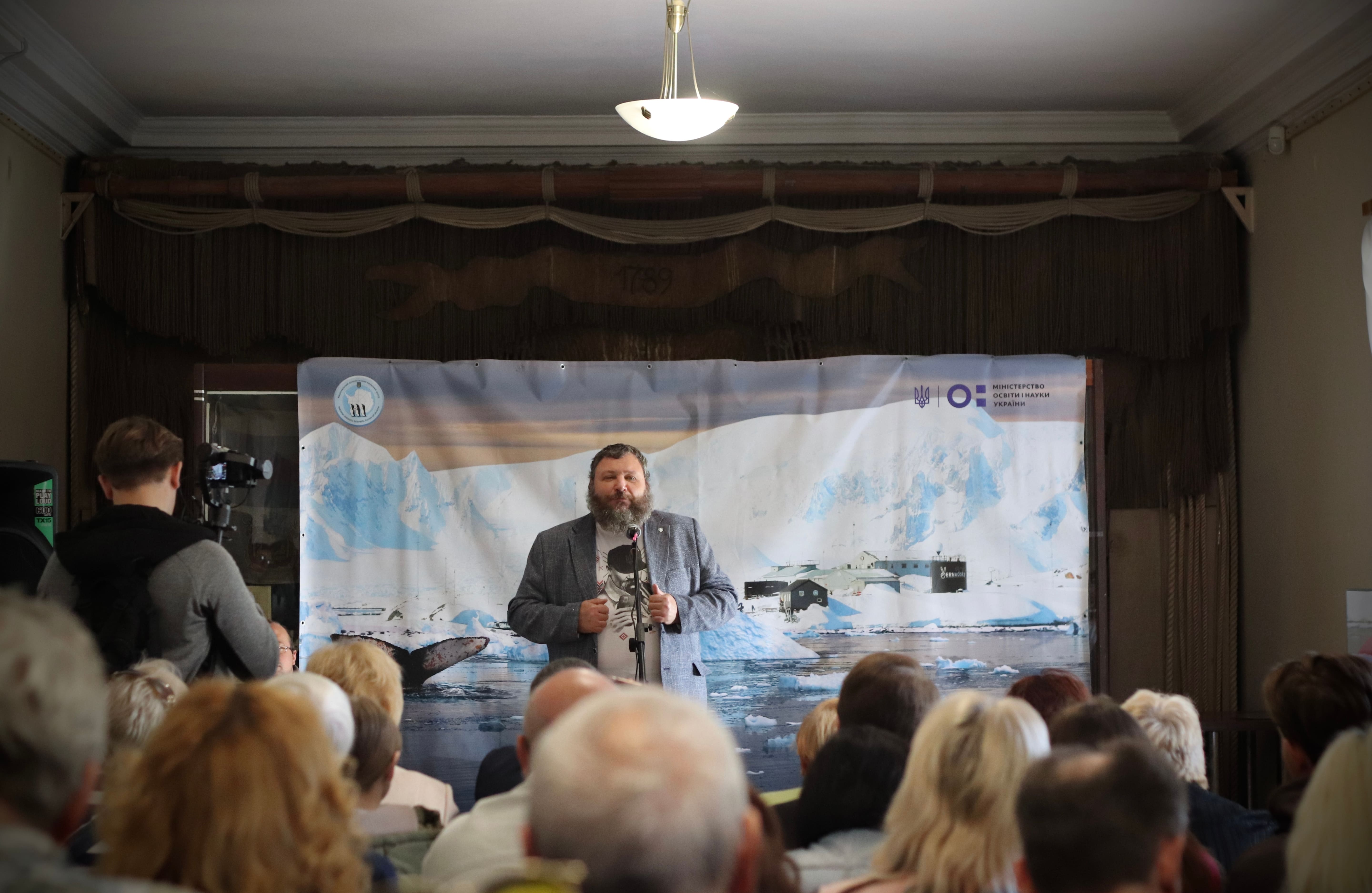 У Миколаєві відкрилася фотовиставка НАНЦ «Україна в Антарктиці: дослідження та незламність»