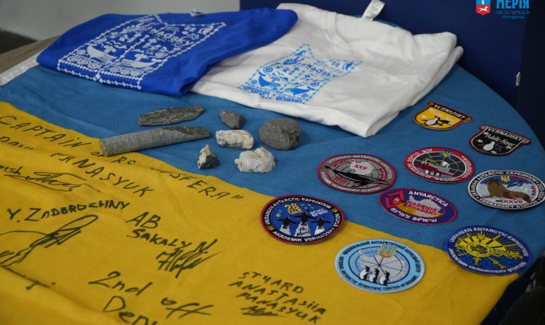 Крижана Антарктика завітала до спекотних Черкас