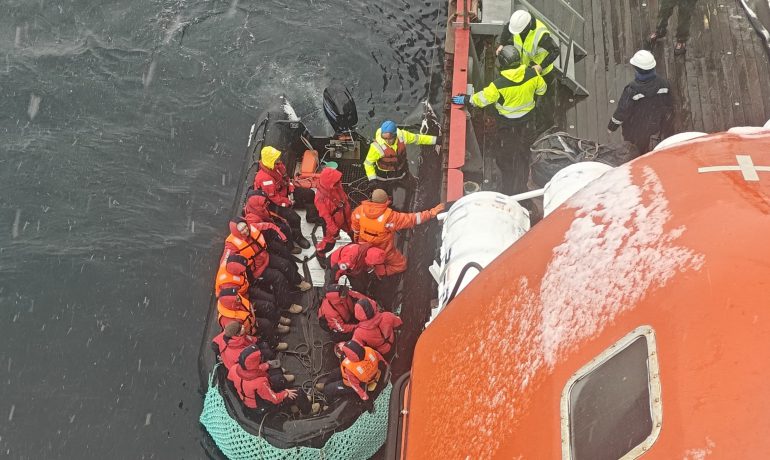 Полярники та полярниці 30-ї УАЕ прибули до «Вернадського»