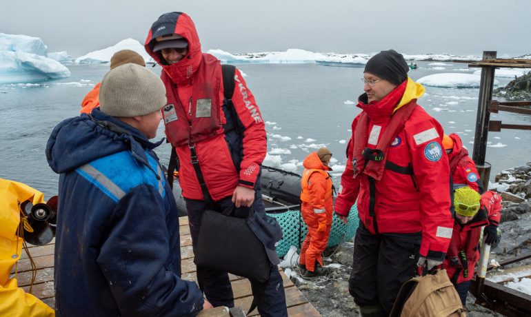 Полярники та полярниці 30-ї УАЕ прибули до «Вернадського»
