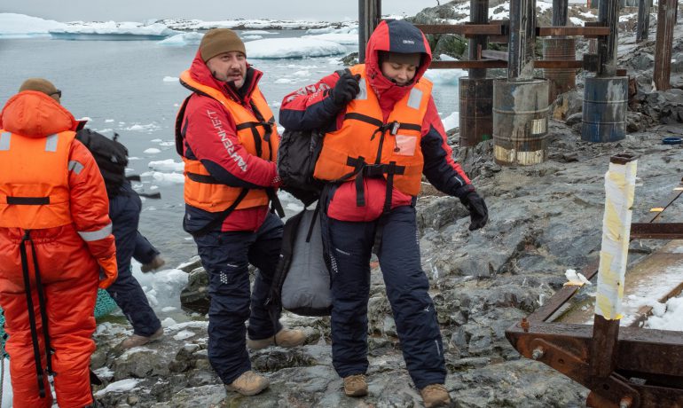 Полярники та полярниці 30-ї УАЕ прибули до «Вернадського»