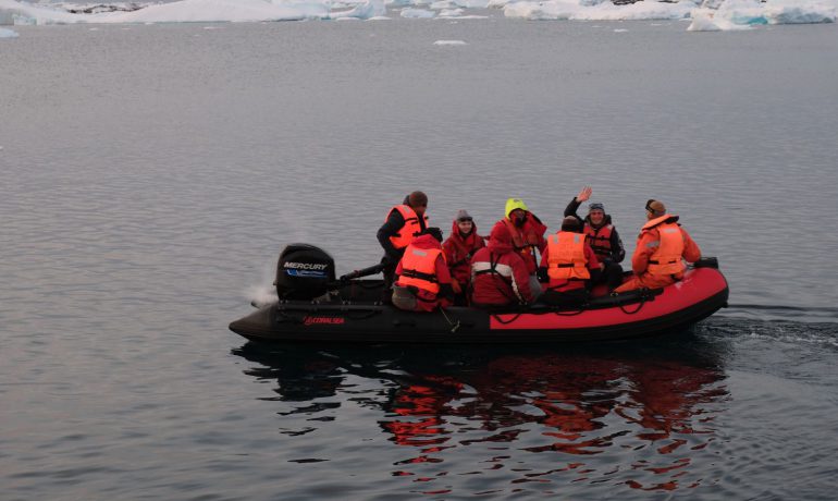 Завершилася щорічна перезмінка полярників на «Вернадському»