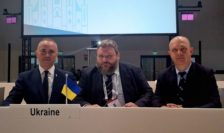 Пінгвіни — заручники у запеклій політичній битві: результати 47-ї наради Договору про Антарктику