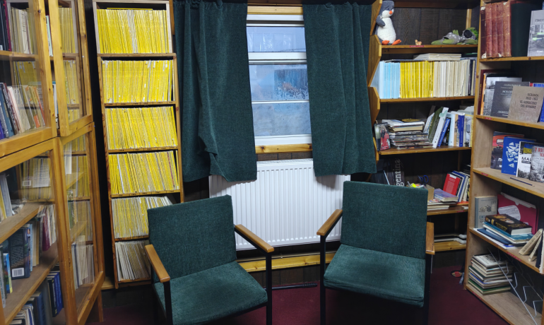 Дві тисячі книг на станції «Академік Вернадський». Що почитати, коли за вікном сніг і пінгвіни