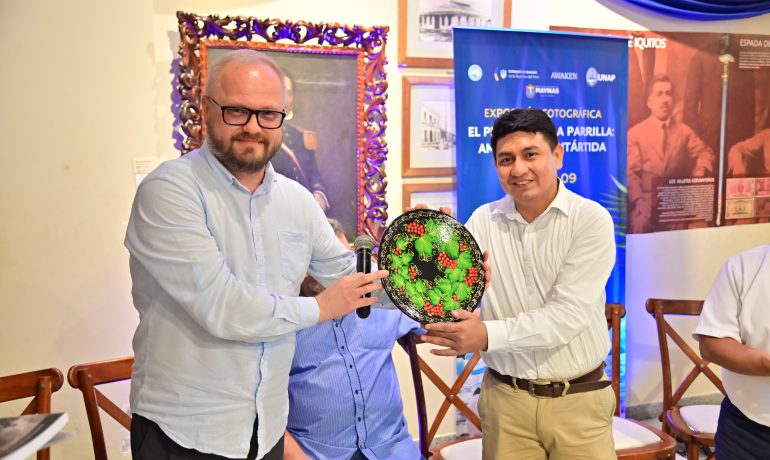 Айсберги та пінгвіни «помандрували» в… джунглі: у Перу відкрито унікальну виставку