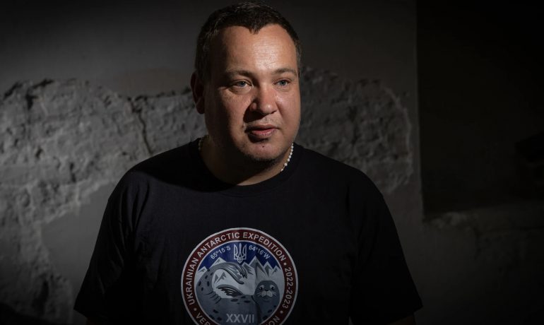 «Навіщо нам пінгвіни, краще дрони купити – це популізм». Антарктична одіссея полярника Сергія Глотова